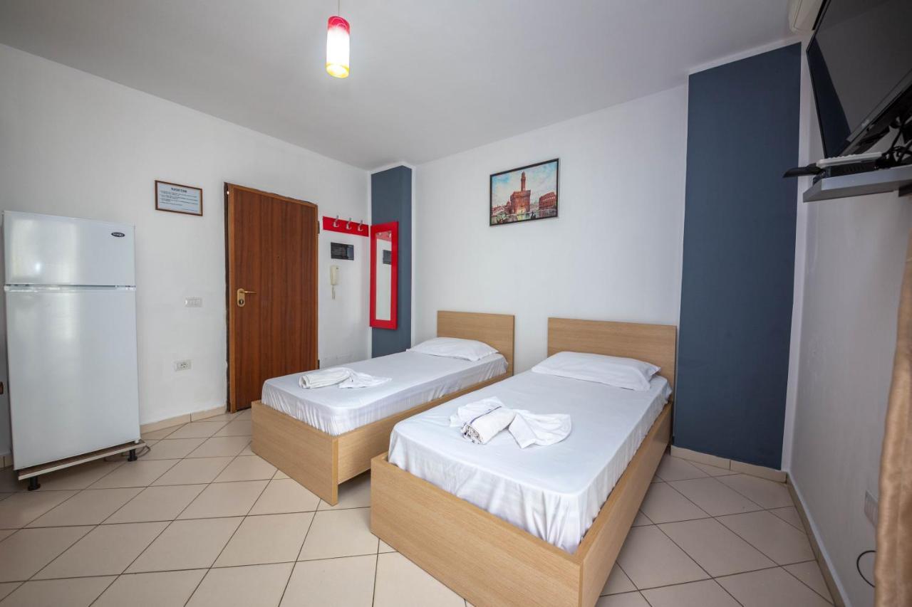 Hotel Vera Kryemëdhej Buitenkant foto