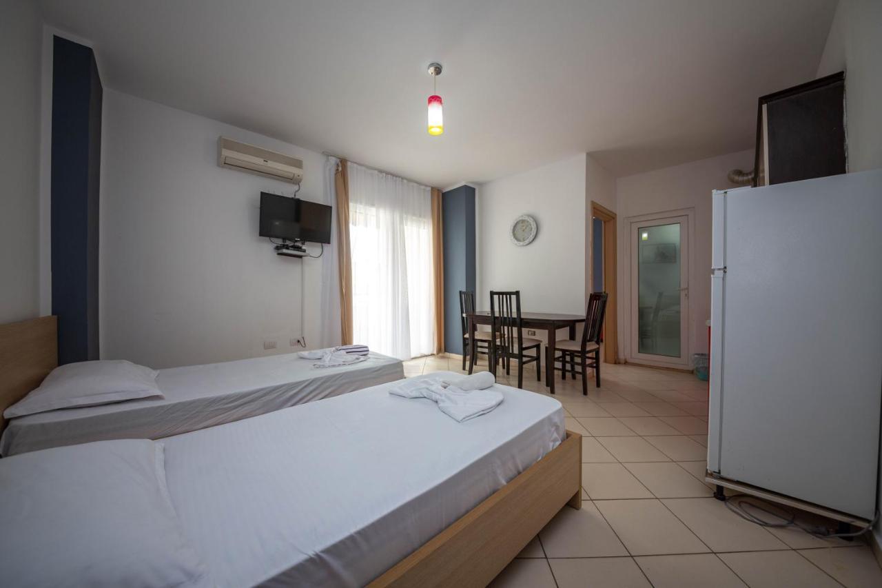 Hotel Vera Kryemëdhej Buitenkant foto